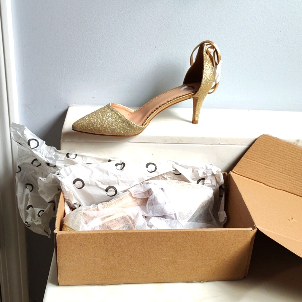 Gold sparkly heels from Journed collection size 7 and 1/2.